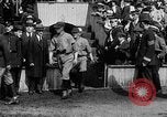 Immagine di Esercito Marina versus baseball a Anglo American Baseball League Londra Inghilterra Regno Unito, 1917, secondo 40 filmato di repertorio 65675072434
