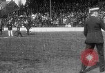 Immagine di Esercito Marina versus baseball a Anglo American Baseball League Londra Inghilterra Regno Unito, 1917, secondo 55 filmato di repertorio 65675072434