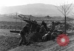 Standbild American gun crew Feuern 105mm Howitzer Deutschland, 1945, aus Sekunde 5 historischem Filmmaterial Videoclip 65675072467
