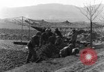 Standbild American gun crew Feuern 105mm Howitzer Deutschland, 1945, aus Sekunde 7 historischem Filmmaterial Videoclip 65675072467