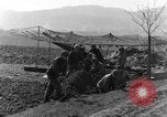 Standbild American gun crew Feuern 105mm Howitzer Deutschland, 1945, aus Sekunde 9 historischem Filmmaterial Videoclip 65675072467