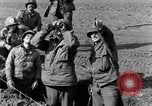 Standbild American gun crew Feuern 105mm Howitzer Deutschland, 1945, aus Sekunde 18 historischem Filmmaterial Videoclip 65675072467