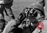 Standbild American gun crew Feuern 105mm Howitzer Deutschland, 1945, aus Sekunde 22 historischem Filmmaterial Videoclip 65675072467