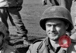 Standbild American gun crew Feuern 105mm Howitzer Deutschland, 1945, aus Sekunde 24 historischem Filmmaterial Videoclip 65675072467