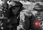 Standbild American gun crew Feuern 105mm Howitzer Deutschland, 1945, aus Sekunde 32 historischem Filmmaterial Videoclip 65675072467