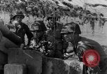 Standbild American gun crew Feuern 105mm Howitzer Deutschland, 1945, aus Sekunde 40 historischem Filmmaterial Videoclip 65675072467