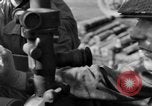 Standbild American gun crew Feuern 105mm Howitzer Deutschland, 1945, aus Sekunde 54 historischem Filmmaterial Videoclip 65675072467