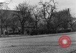 Standbild 334 Infanterie Regiment suchen für Scharfschützen in Deutschland Deutschland, 1945, aus Sekunde 13 historischem Filmmaterial Videoclip 65675072469