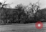 Standbild 334 Infanterie Regiment suchen für Scharfschützen in Deutschland Deutschland, 1945, aus Sekunde 20 historischem Filmmaterial Videoclip 65675072469
