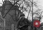 Standbild 334 Infanterie Regiment suchen für Scharfschützen in Deutschland Deutschland, 1945, aus Sekunde 31 historischem Filmmaterial Videoclip 65675072469