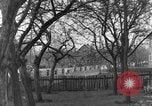 Standbild 334 Infanterie Regiment suchen für Scharfschützen in Deutschland Deutschland, 1945, aus Sekunde 37 historischem Filmmaterial Videoclip 65675072469