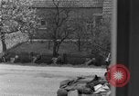 Standbild 334 Infanterie Regiment suchen für Scharfschützen in Deutschland Deutschland, 1945, aus Sekunde 42 historischem Filmmaterial Videoclip 65675072469
