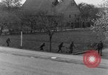 Standbild 334 Infanterie Regiment suchen für Scharfschützen in Deutschland Deutschland, 1945, aus Sekunde 56 historischem Filmmaterial Videoclip 65675072469