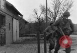 Standbild 334 Infanterie Regiment suchen für Scharfschützen in Deutschland Deutschland, 1945, aus Sekunde 61 historischem Filmmaterial Videoclip 65675072469