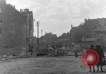 Image Des citoyens allemands à nettoyer et réparer le pont endommagé Ickern Allemagne, 1945, de la seconde 10 séquences d'archives historiques vidéo 65675072471