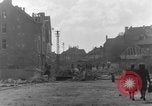 Image Des citoyens allemands à nettoyer et réparer le pont endommagé Ickern Allemagne, 1945, de la seconde 11 séquences d'archives historiques vidéo 65675072471