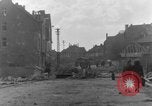 Image Des citoyens allemands à nettoyer et réparer le pont endommagé Ickern Allemagne, 1945, de la seconde 13 séquences d'archives historiques vidéo 65675072471