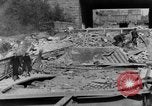 Image Des citoyens allemands à nettoyer et réparer le pont endommagé Ickern Allemagne, 1945, de la seconde 56 séquences d'archives historiques vidéo 65675072471
