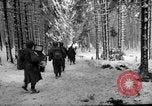 Standbild USA 75 Infanterie voraus Commanster Belgien, 1945, aus Sekunde 12 historischem Filmmaterial Videoclip 65675072472