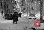 Standbild USA 75 Infanterie voraus Commanster Belgien, 1945, aus Sekunde 13 historischem Filmmaterial Videoclip 65675072472