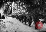 Standbild USA 75 Infanterie voraus Commanster Belgien, 1945, aus Sekunde 20 historischem Filmmaterial Videoclip 65675072472