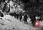 Standbild USA 75 Infanterie voraus Commanster Belgien, 1945, aus Sekunde 25 historischem Filmmaterial Videoclip 65675072472