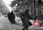 Standbild USA 75 Infanterie voraus Commanster Belgien, 1945, aus Sekunde 28 historischem Filmmaterial Videoclip 65675072472