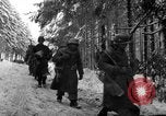 Standbild USA 75 Infanterie voraus Commanster Belgien, 1945, aus Sekunde 31 historischem Filmmaterial Videoclip 65675072472