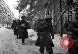 Standbild USA 75 Infanterie voraus Commanster Belgien, 1945, aus Sekunde 32 historischem Filmmaterial Videoclip 65675072472
