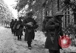 Standbild USA 75 Infanterie voraus Commanster Belgien, 1945, aus Sekunde 33 historischem Filmmaterial Videoclip 65675072472