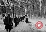 Standbild USA 75 Infanterie voraus Commanster Belgien, 1945, aus Sekunde 35 historischem Filmmaterial Videoclip 65675072472
