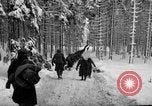 Standbild USA 75 Infanterie voraus Commanster Belgien, 1945, aus Sekunde 40 historischem Filmmaterial Videoclip 65675072472