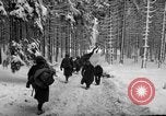 Standbild USA 75 Infanterie voraus Commanster Belgien, 1945, aus Sekunde 41 historischem Filmmaterial Videoclip 65675072472