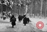 Standbild USA 75 Infanterie voraus Commanster Belgien, 1945, aus Sekunde 42 historischem Filmmaterial Videoclip 65675072472