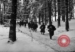 Standbild USA 75 Infanterie voraus Commanster Belgien, 1945, aus Sekunde 43 historischem Filmmaterial Videoclip 65675072472