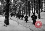 Standbild USA 75 Infanterie voraus Commanster Belgien, 1945, aus Sekunde 44 historischem Filmmaterial Videoclip 65675072472