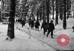 Standbild USA 75 Infanterie voraus Commanster Belgien, 1945, aus Sekunde 48 historischem Filmmaterial Videoclip 65675072472