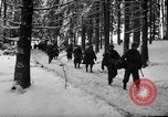 Standbild USA 75 Infanterie voraus Commanster Belgien, 1945, aus Sekunde 49 historischem Filmmaterial Videoclip 65675072472