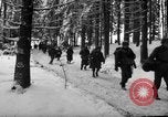 Standbild USA 75 Infanterie voraus Commanster Belgien, 1945, aus Sekunde 50 historischem Filmmaterial Videoclip 65675072472