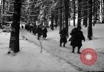 Standbild USA 75 Infanterie voraus Commanster Belgien, 1945, aus Sekunde 52 historischem Filmmaterial Videoclip 65675072472