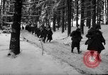 Standbild USA 75 Infanterie voraus Commanster Belgien, 1945, aus Sekunde 53 historischem Filmmaterial Videoclip 65675072472