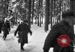 Standbild USA 75 Infanterie voraus Commanster Belgien, 1945, aus Sekunde 55 historischem Filmmaterial Videoclip 65675072472