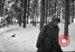 Standbild USA 75 Infanterie voraus Commanster Belgien, 1945, aus Sekunde 60 historischem Filmmaterial Videoclip 65675072472