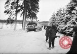 Standbild Deutschland Infanterie voraus Sankt Vith Belgien, 1945, aus Sekunde 10 historischem Filmmaterial Videoclip 65675072473