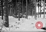 Standbild Deutschland Infanterie voraus Sankt Vith Belgien, 1945, aus Sekunde 12 historischem Filmmaterial Videoclip 65675072473