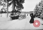 Standbild Deutschland Infanterie voraus Sankt Vith Belgien, 1945, aus Sekunde 31 historischem Filmmaterial Videoclip 65675072473