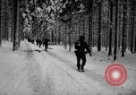 Standbild Deutschland Infanterie voraus Sankt Vith Belgien, 1945, aus Sekunde 45 historischem Filmmaterial Videoclip 65675072473
