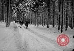 Standbild Deutschland Infanterie voraus Sankt Vith Belgien, 1945, aus Sekunde 48 historischem Filmmaterial Videoclip 65675072473