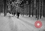 Standbild Deutschland Infanterie voraus Sankt Vith Belgien, 1945, aus Sekunde 50 historischem Filmmaterial Videoclip 65675072473