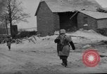 Immagine di Stati Uniti fanteria in anticipo Saint Vith Belgio, 1945, secondo 11 filmato di repertorio 65675072474